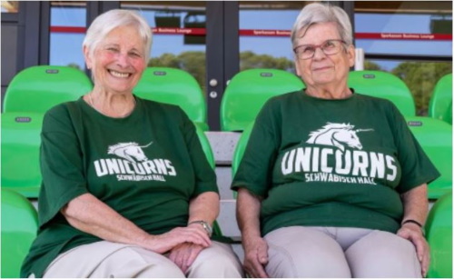 Ursula Bonconseil und Brigitte Wengertsmann helfen bei den Schwäbisch Hall Unicorns