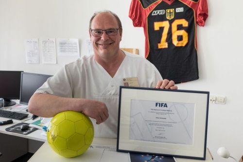 Fifa Zertifikat für Uli Grünwald